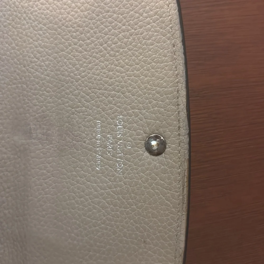 Louis Vuitton Mahina Snappy Wallet , Taupe - Picture 4 of 8